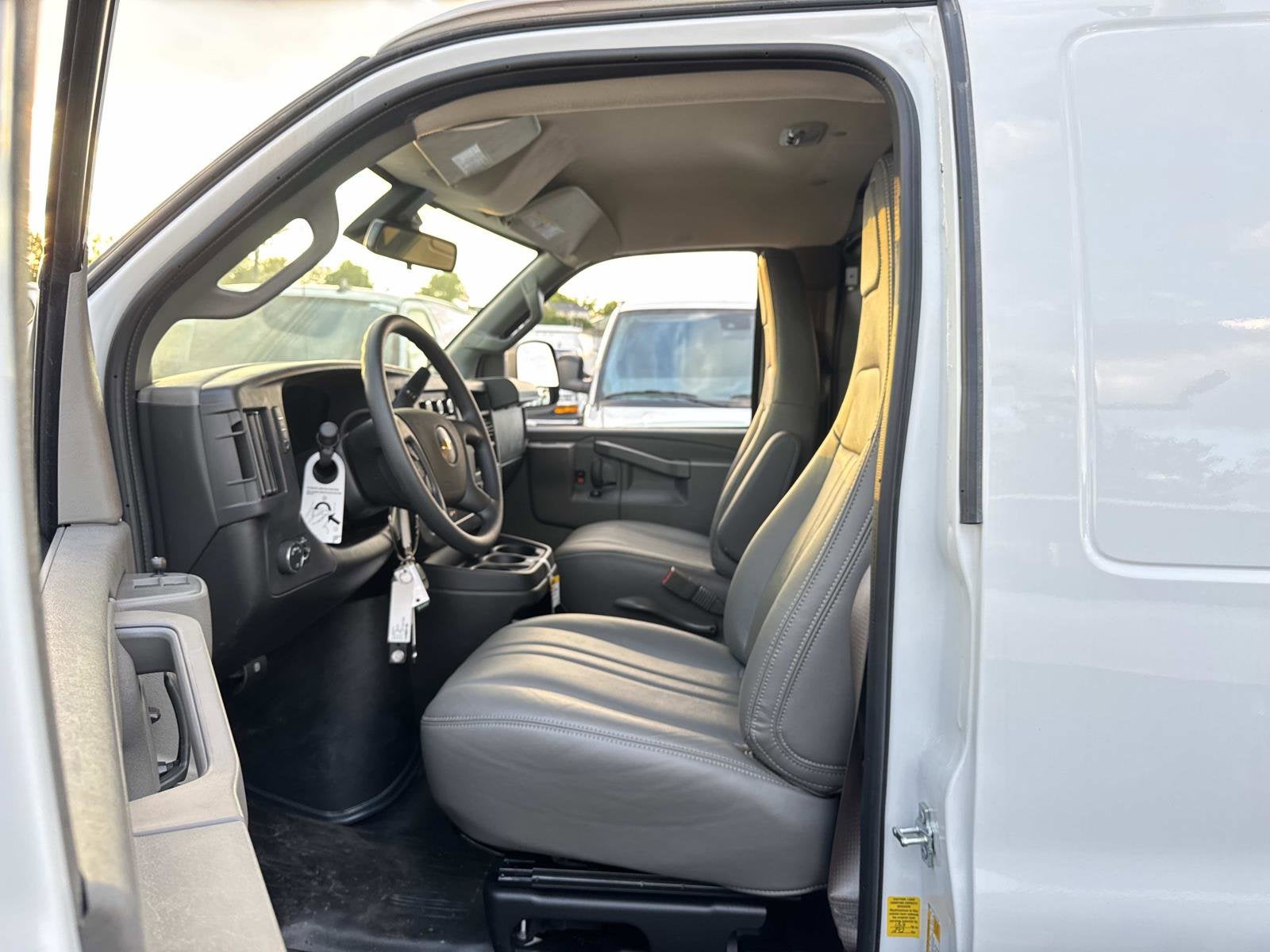 2025 Chevrolet Express Cargo WT