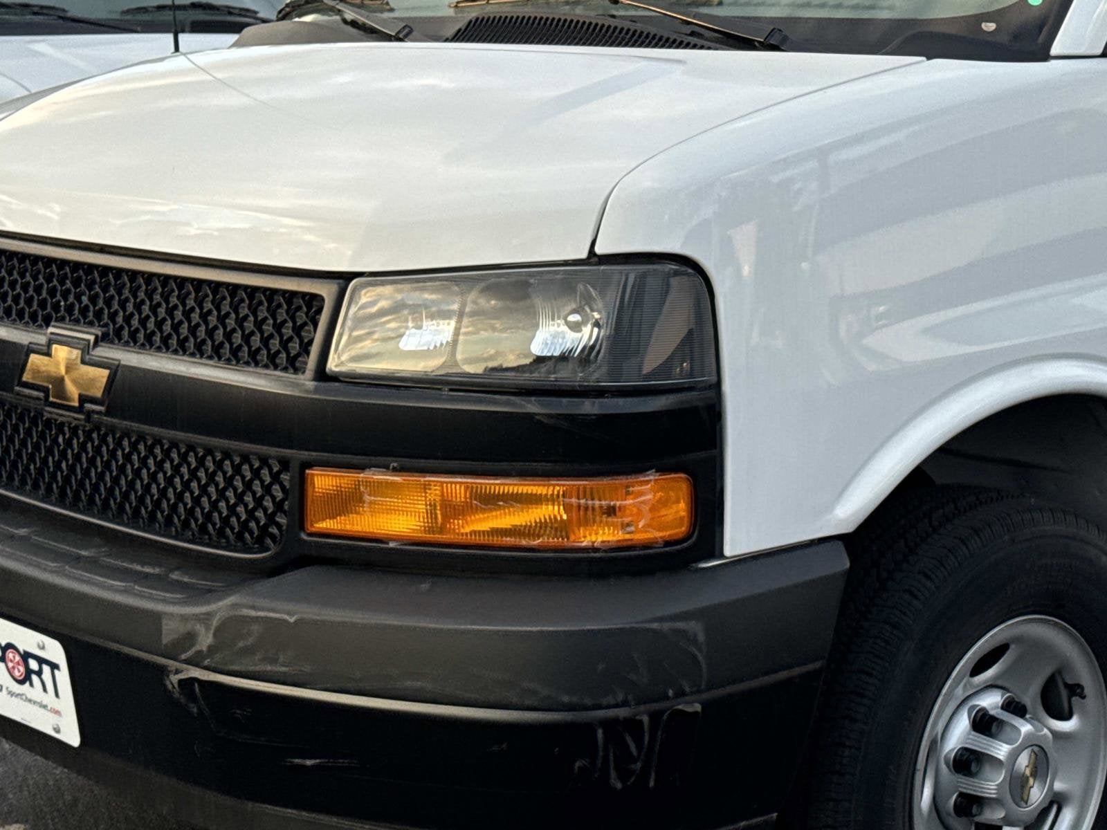 2025 Chevrolet Express Cargo WT
