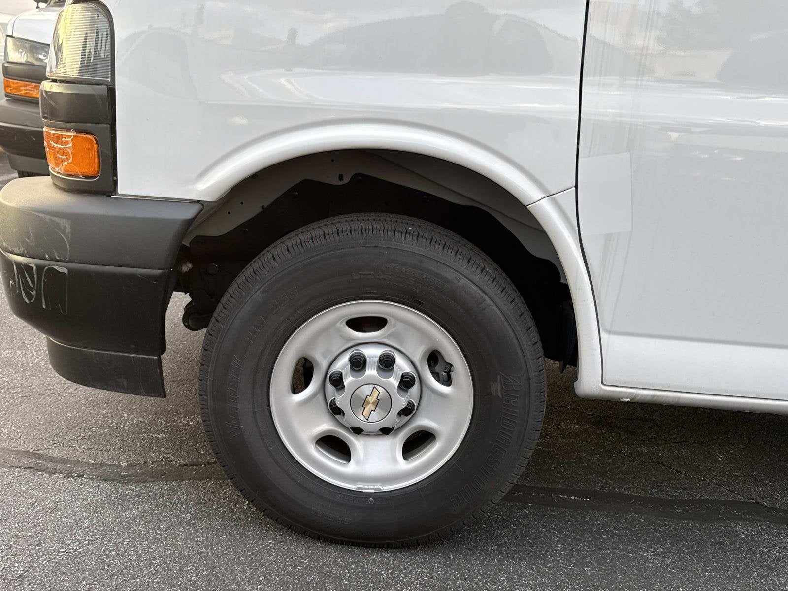 2025 Chevrolet Express Cargo WT