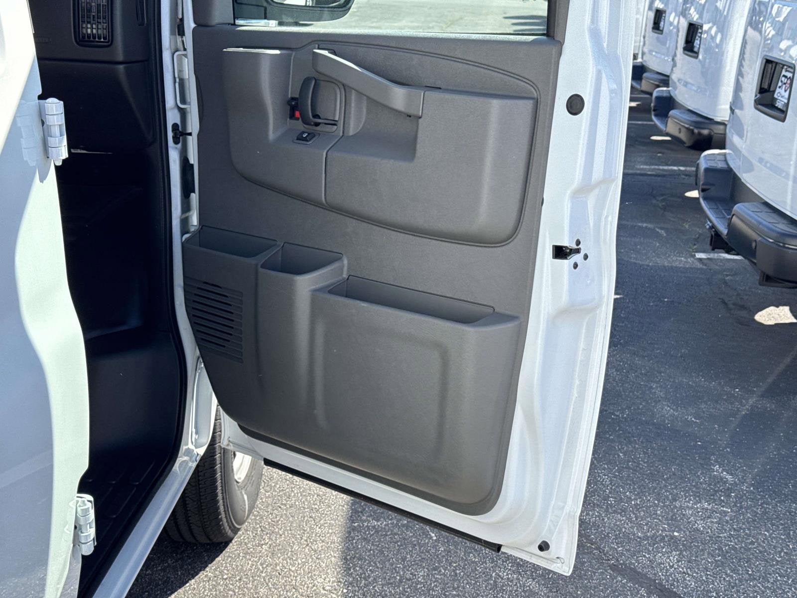 2025 Chevrolet Express Cargo WT