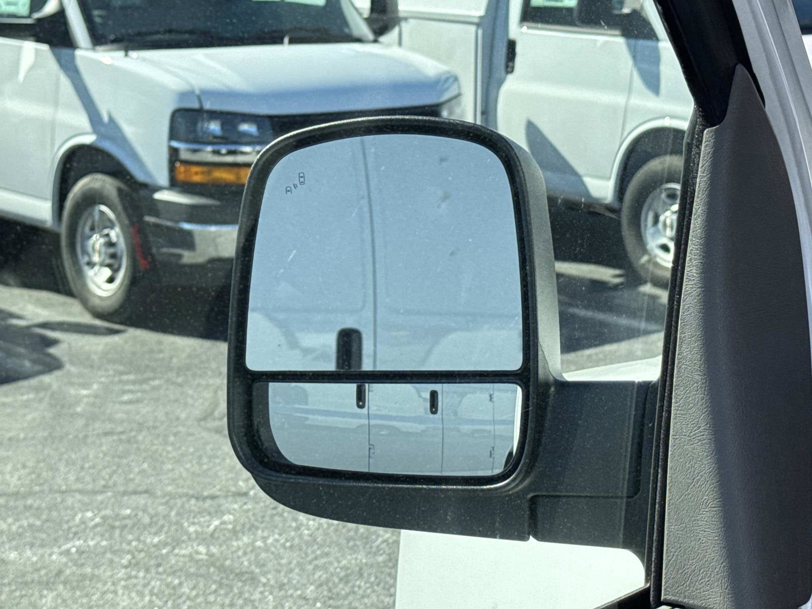2025 Chevrolet Express Cargo WT
