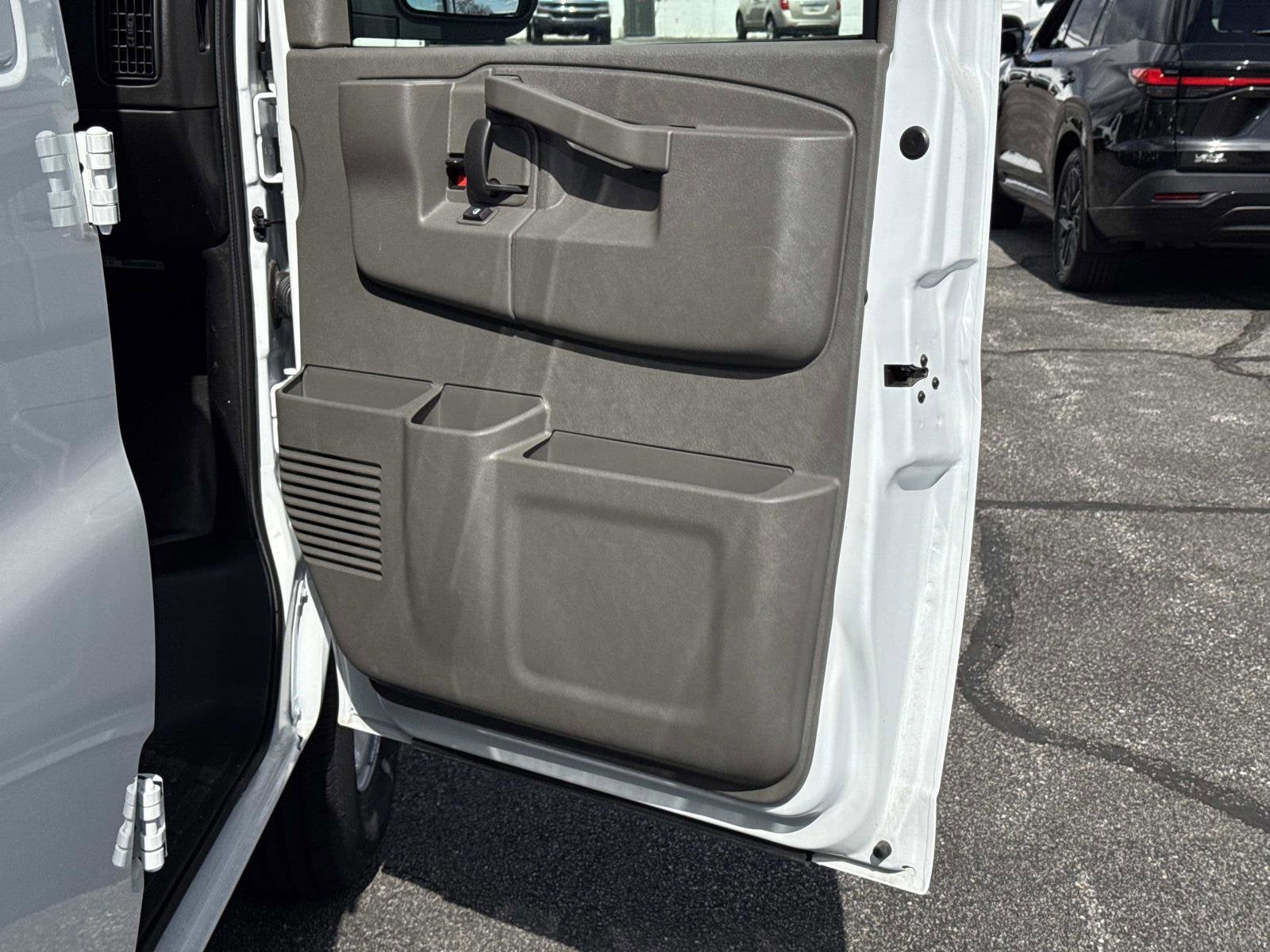 2025 Chevrolet Express Cargo WT