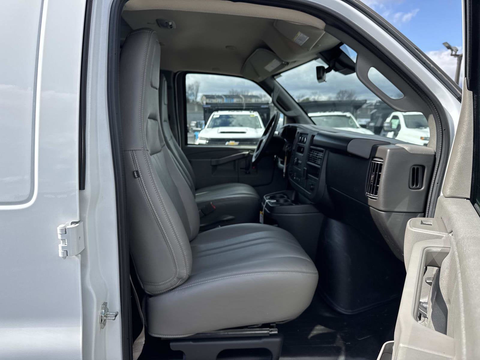 2025 Chevrolet Express Cargo WT