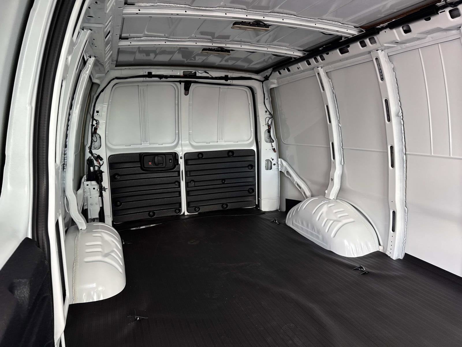 2025 Chevrolet Express Cargo WT