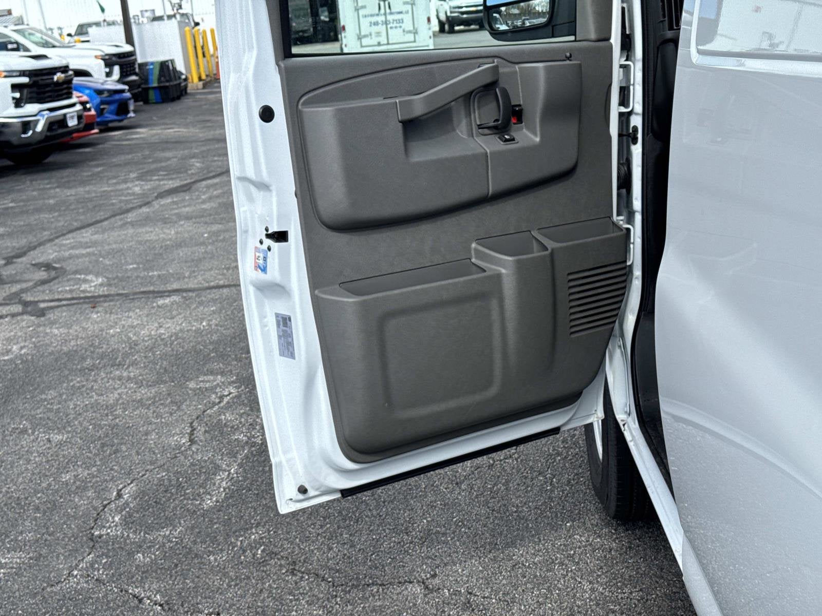 2025 Chevrolet Express Cargo WT