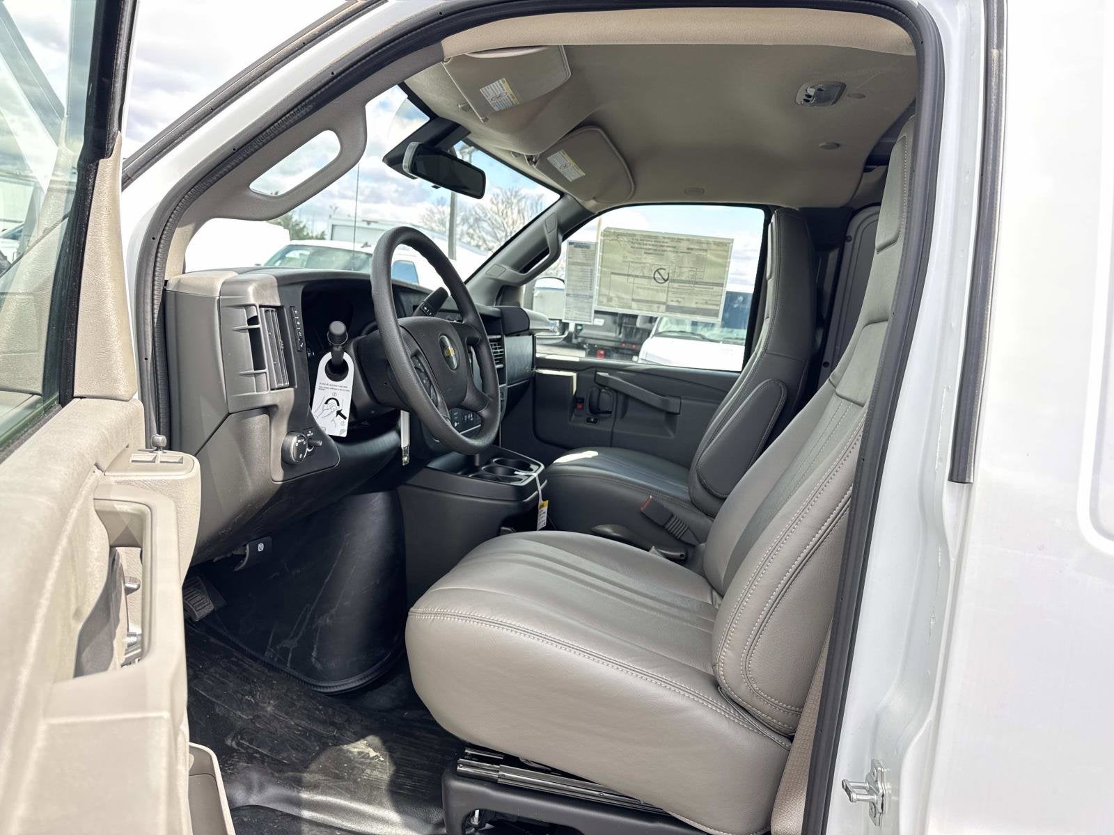 2025 Chevrolet Express Cargo WT