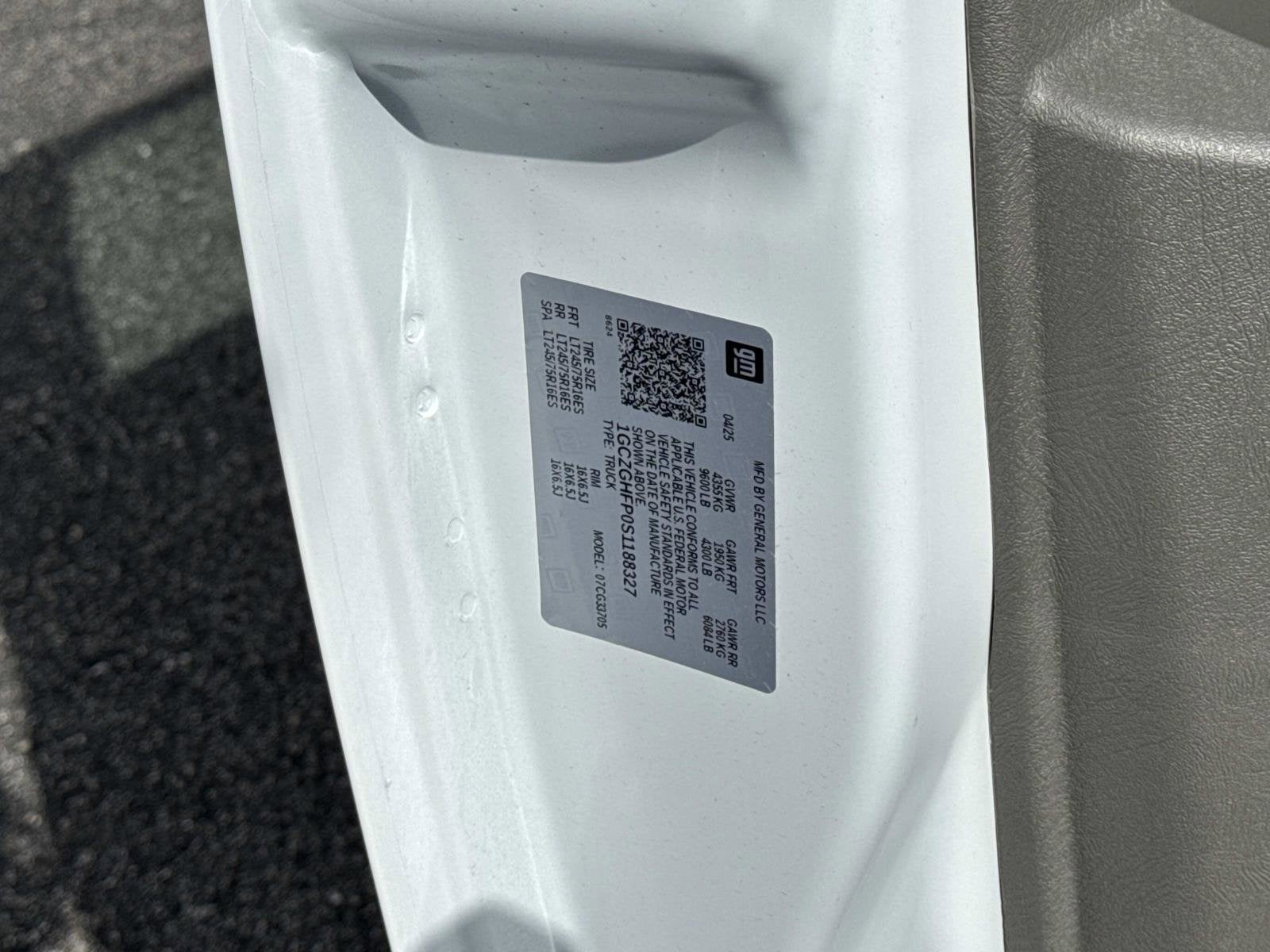 2025 Chevrolet Express Cargo WT