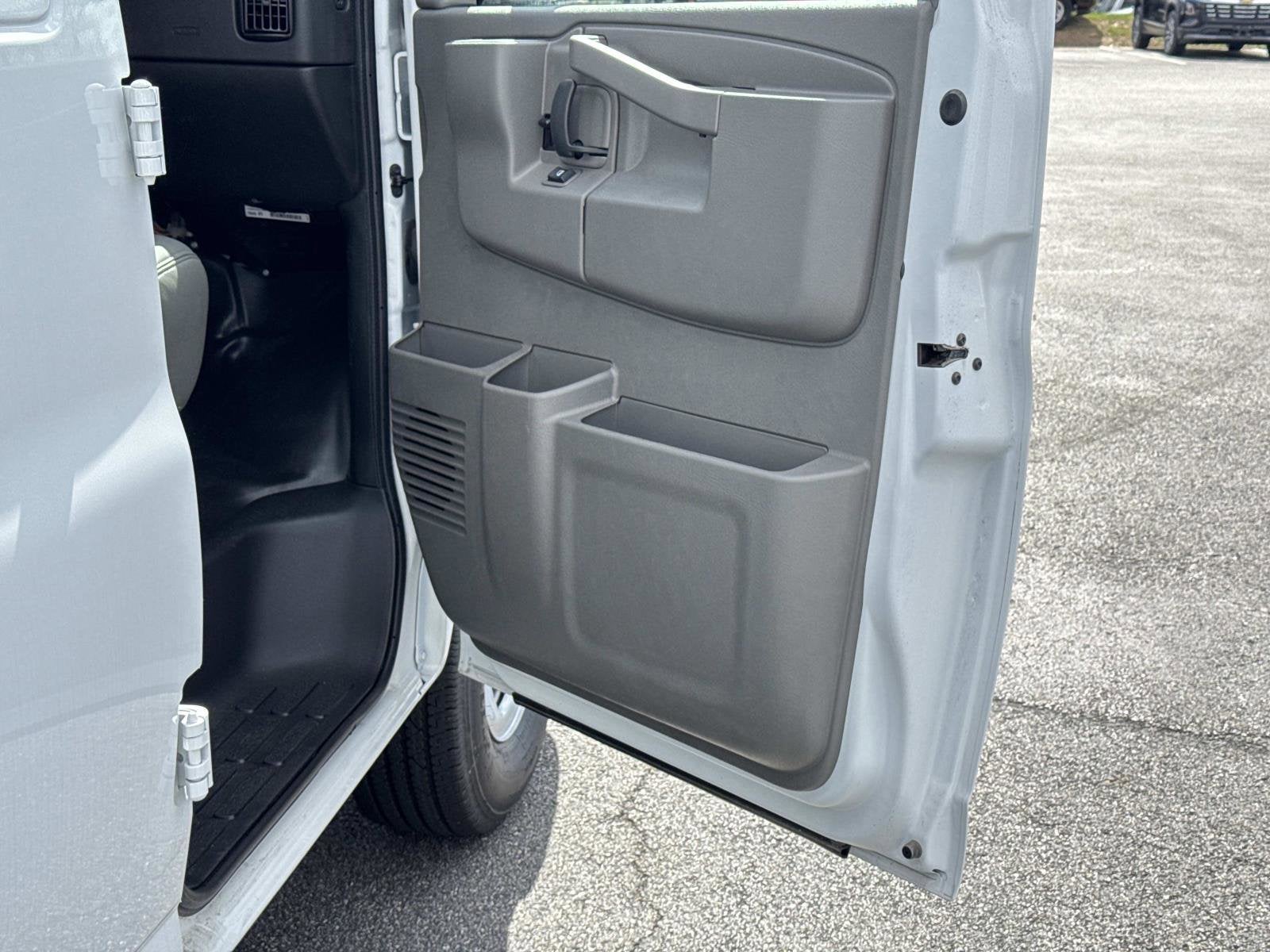 2025 Chevrolet Express Cargo WT