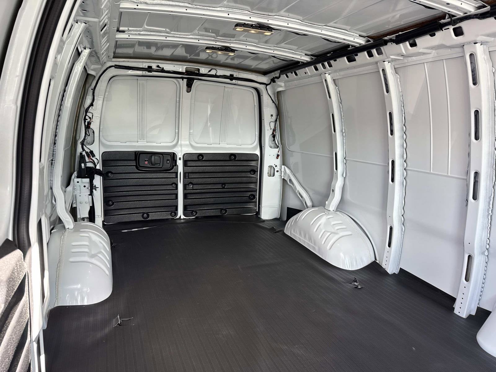 2025 Chevrolet Express Cargo WT