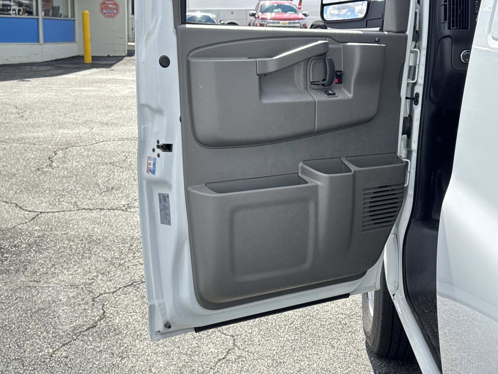 2025 Chevrolet Express Cargo WT