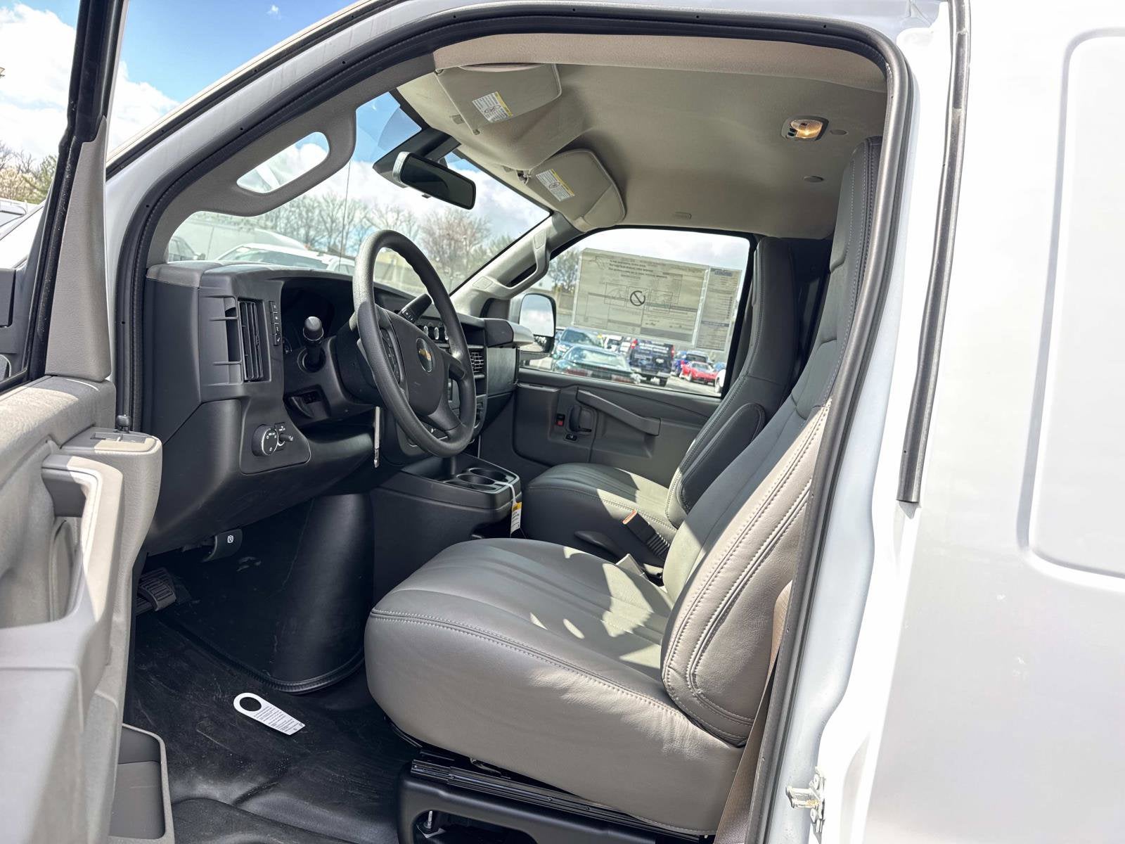 2025 Chevrolet Express Cargo WT