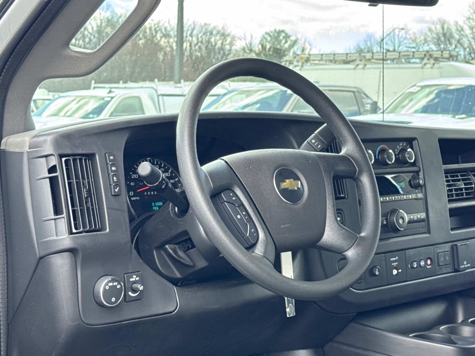 2025 Chevrolet Express Cargo WT