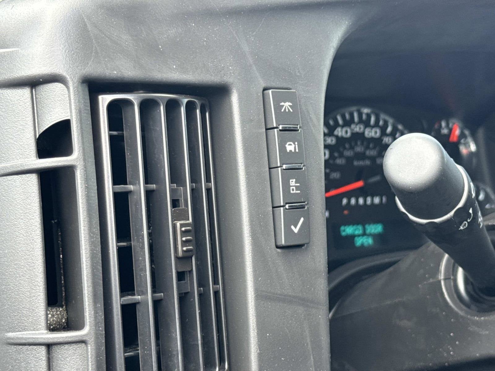 2025 Chevrolet Express Cargo WT