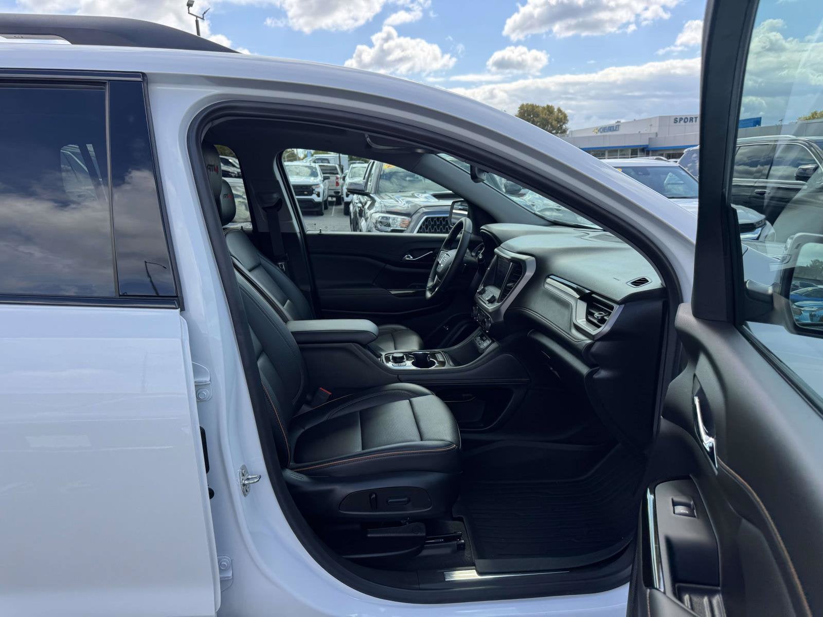 2023 GMC Acadia AT4