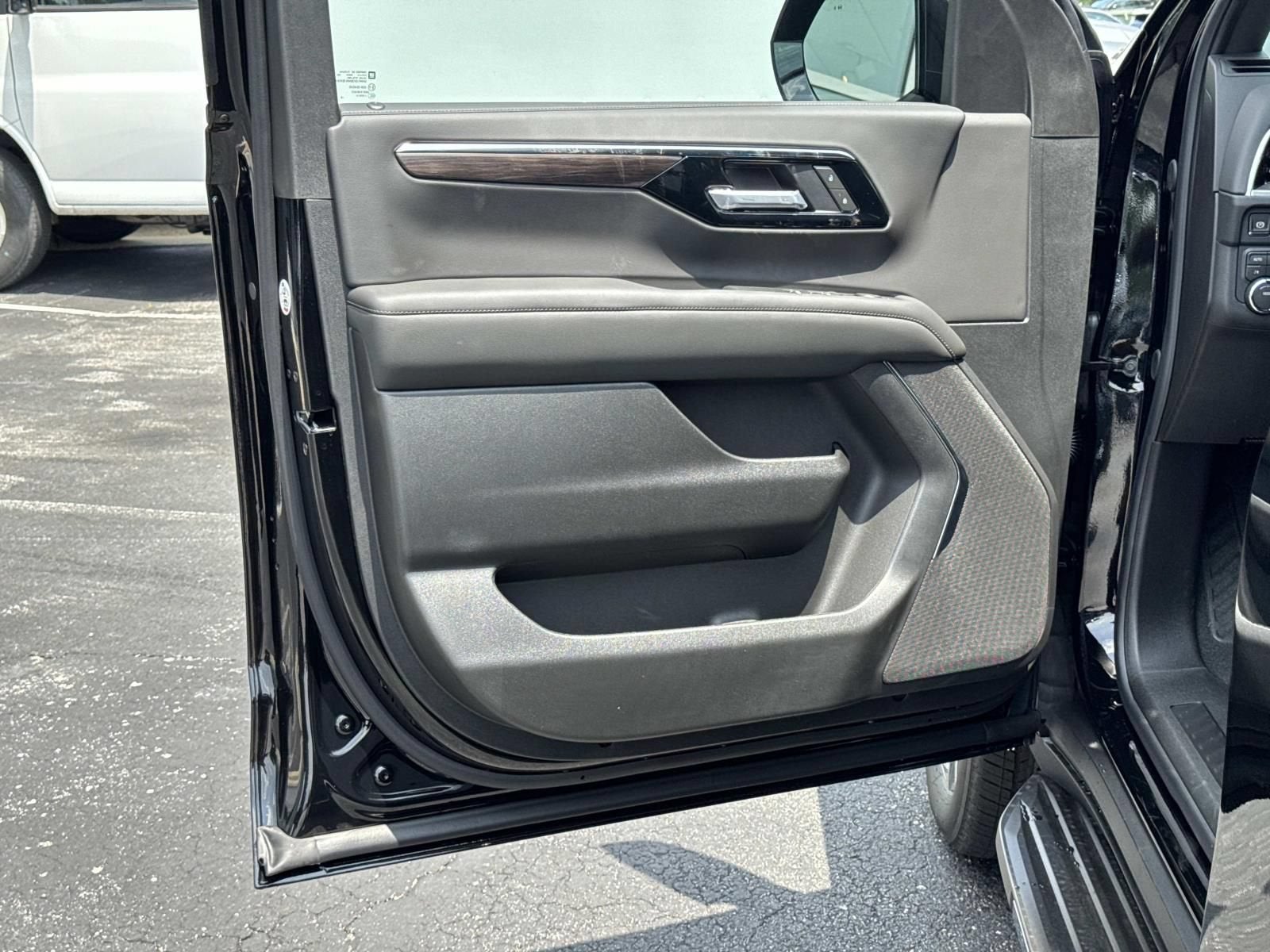 2026 Chevrolet Suburban LS - Photo 14