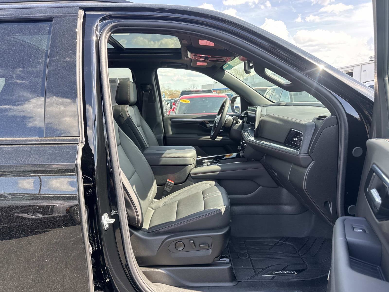 2025 Chevrolet Tahoe RST