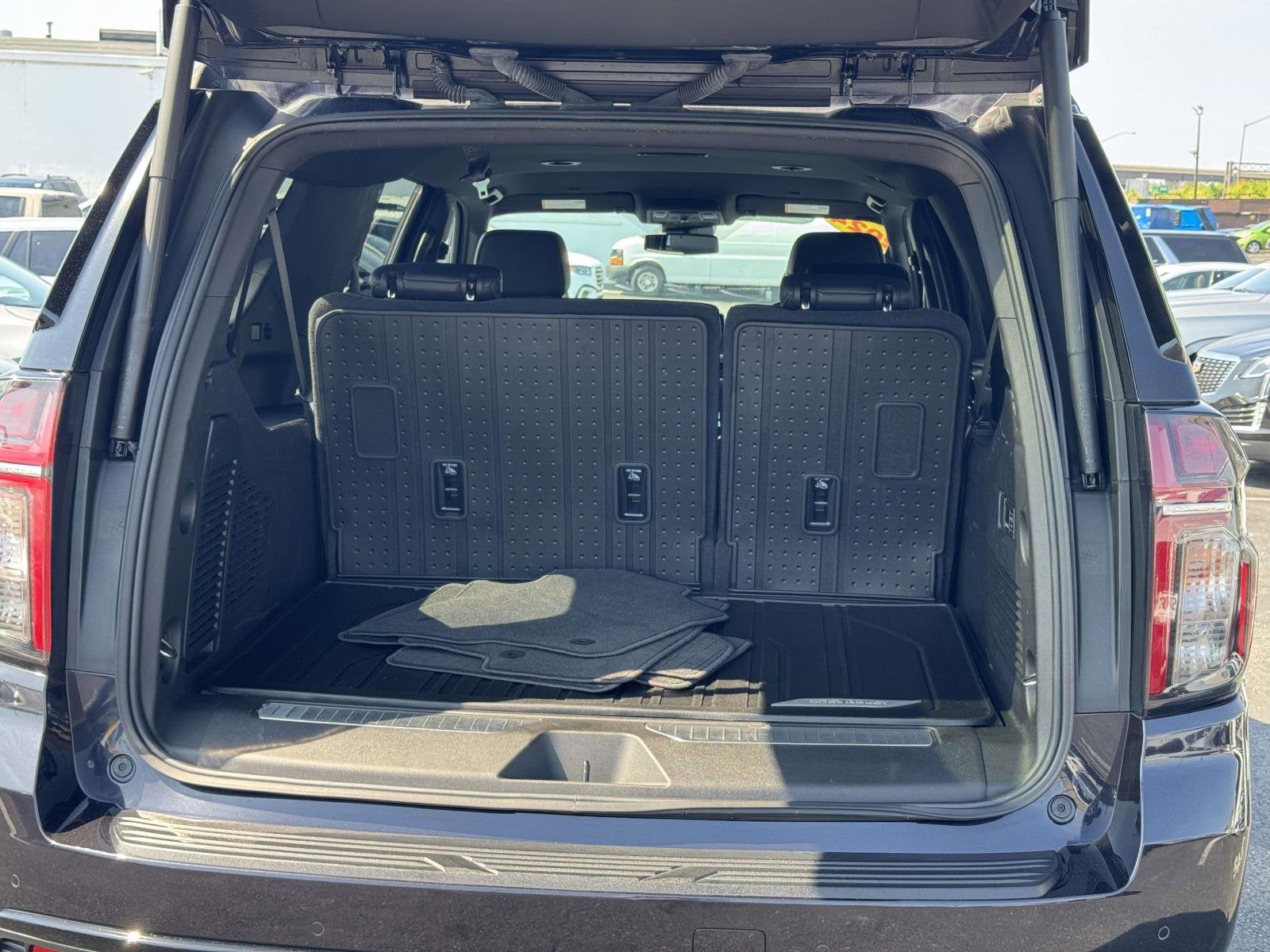 2024 Chevrolet Suburban RST