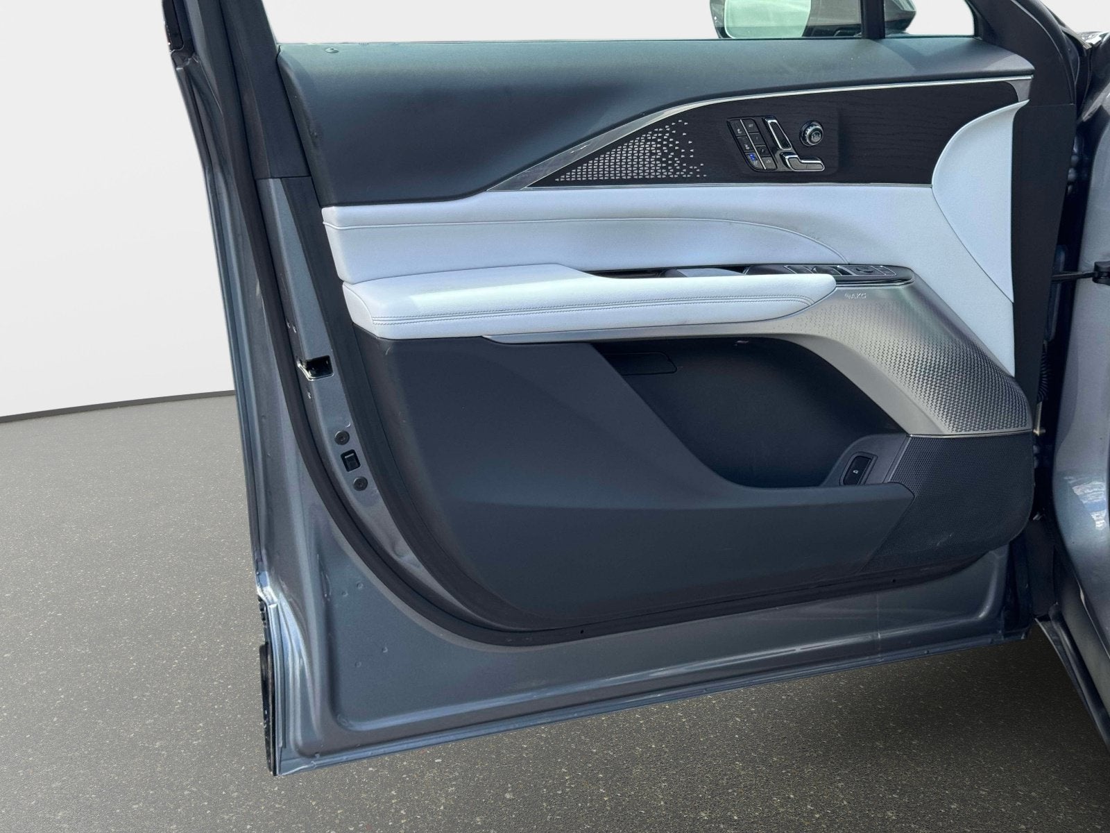 2023 Cadillac LYRIQ Luxury