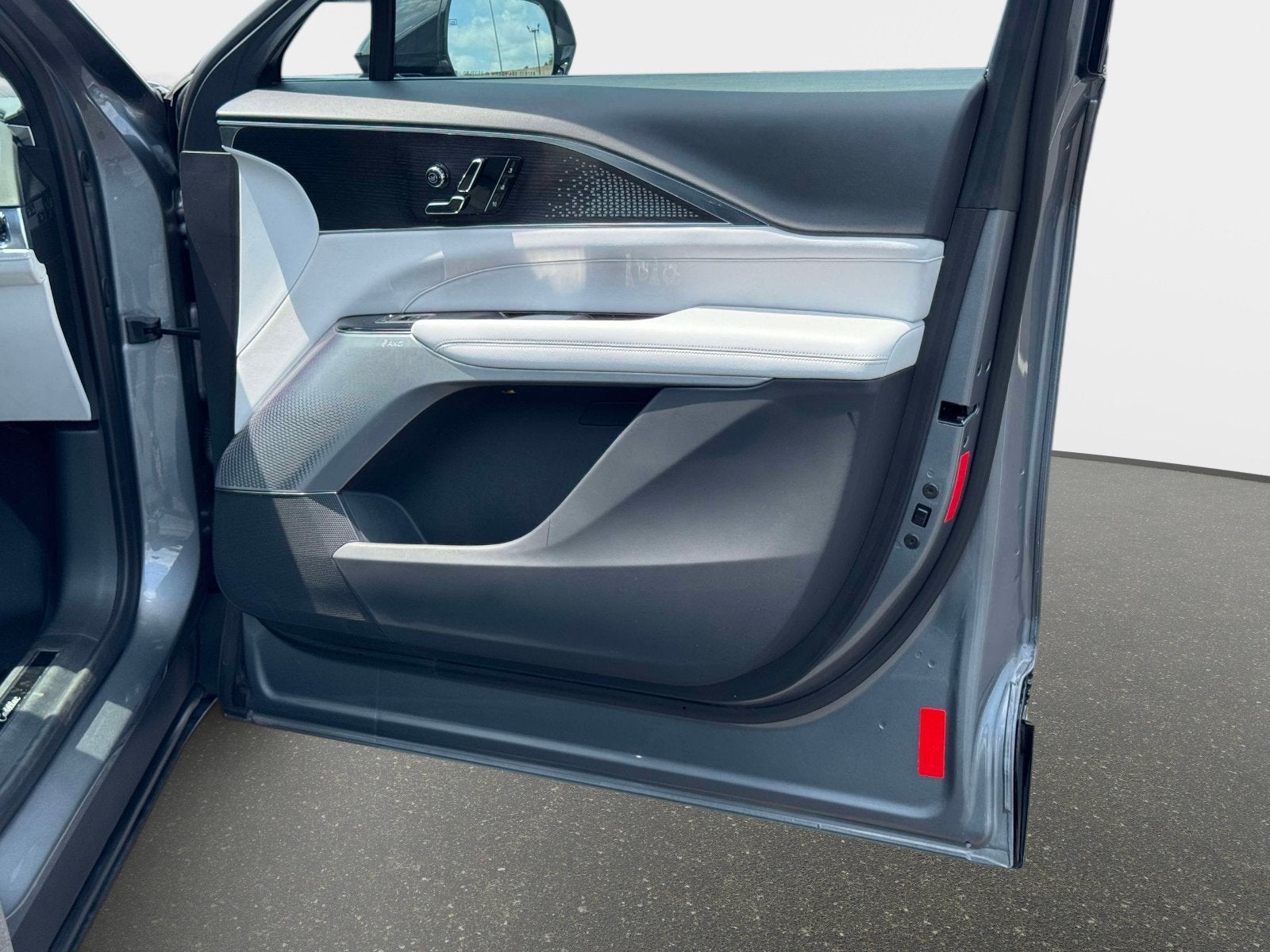 2023 Cadillac LYRIQ Luxury