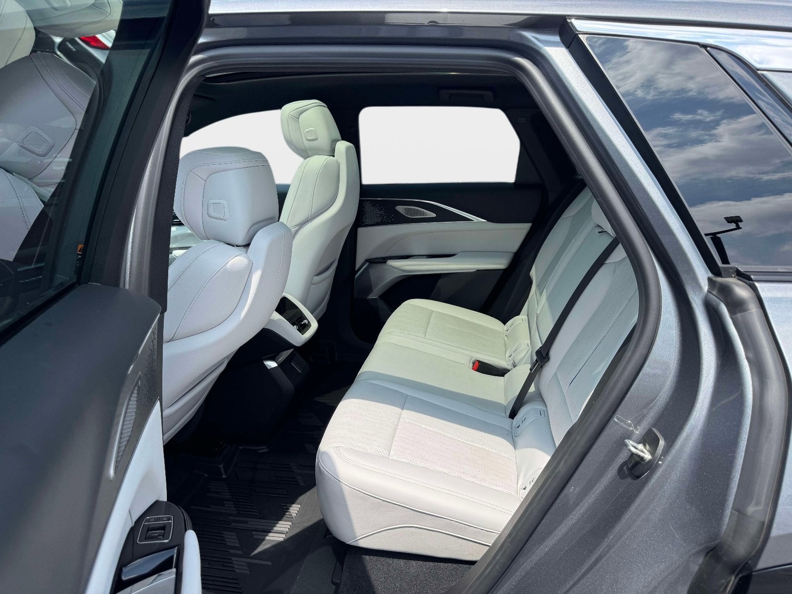 2023 Cadillac LYRIQ Luxury