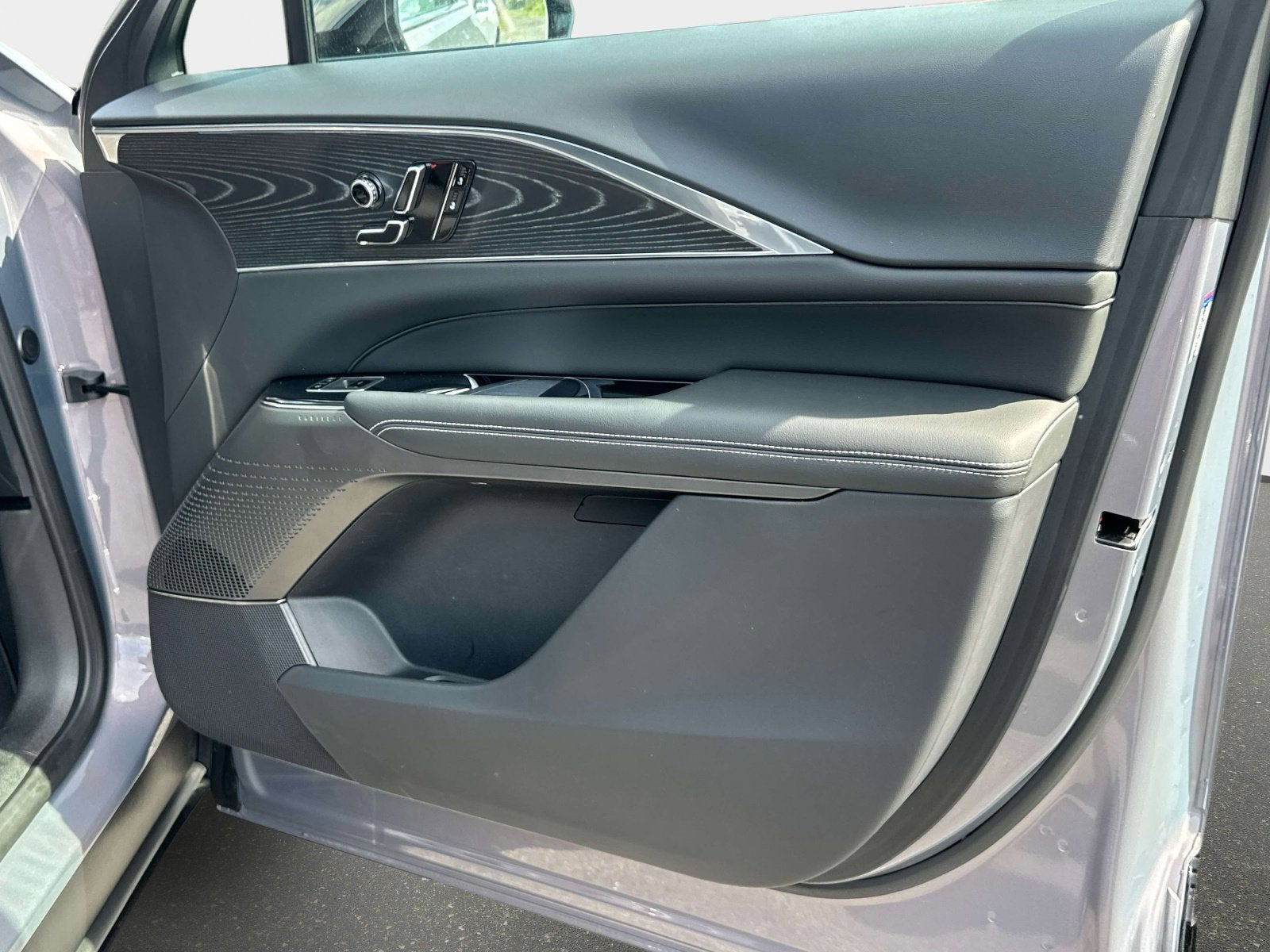 2024 Cadillac LYRIQ Luxury 1