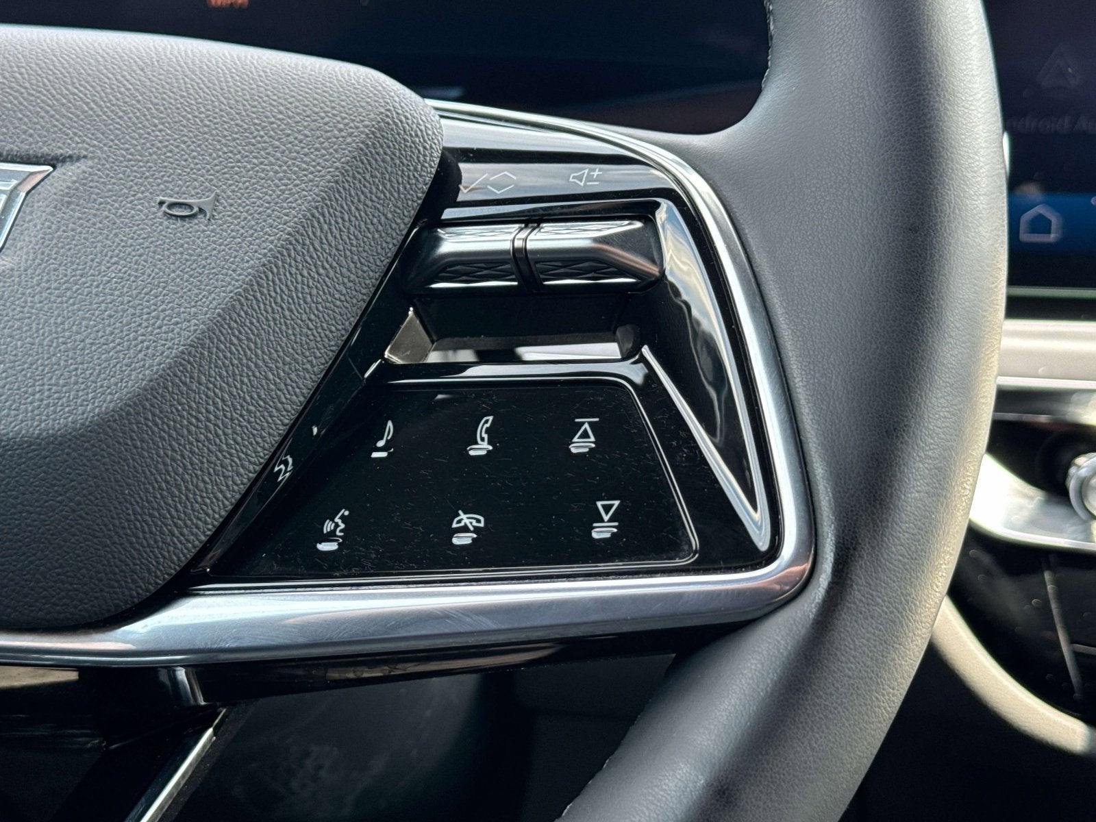 2024 Cadillac LYRIQ Luxury 1