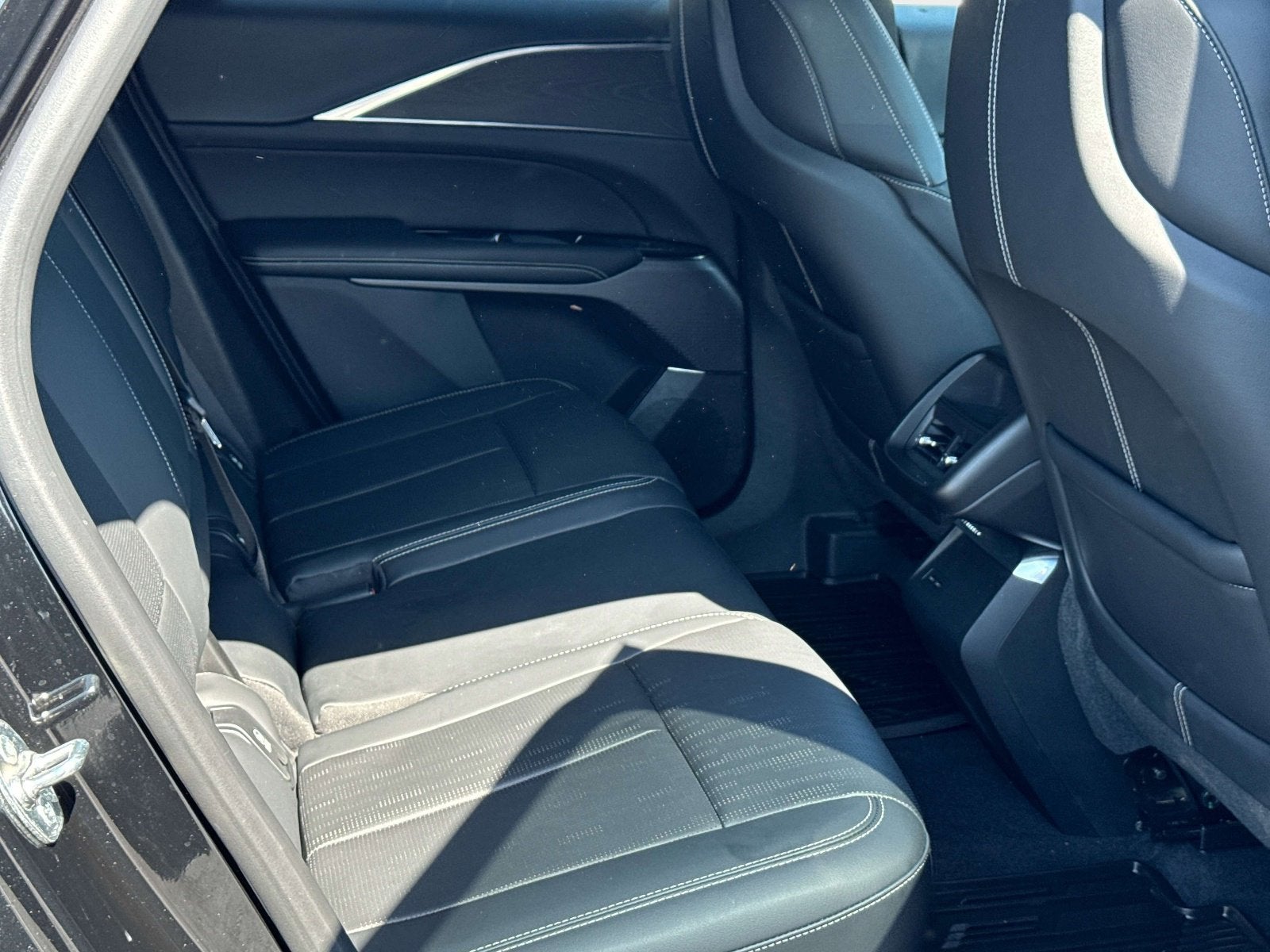 2024 Cadillac LYRIQ Luxury 1