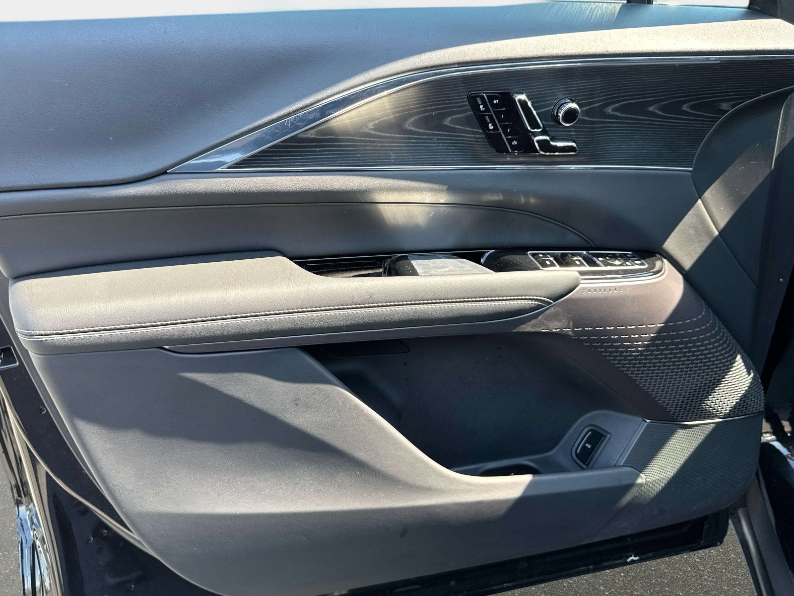 2024 Cadillac LYRIQ Luxury 1