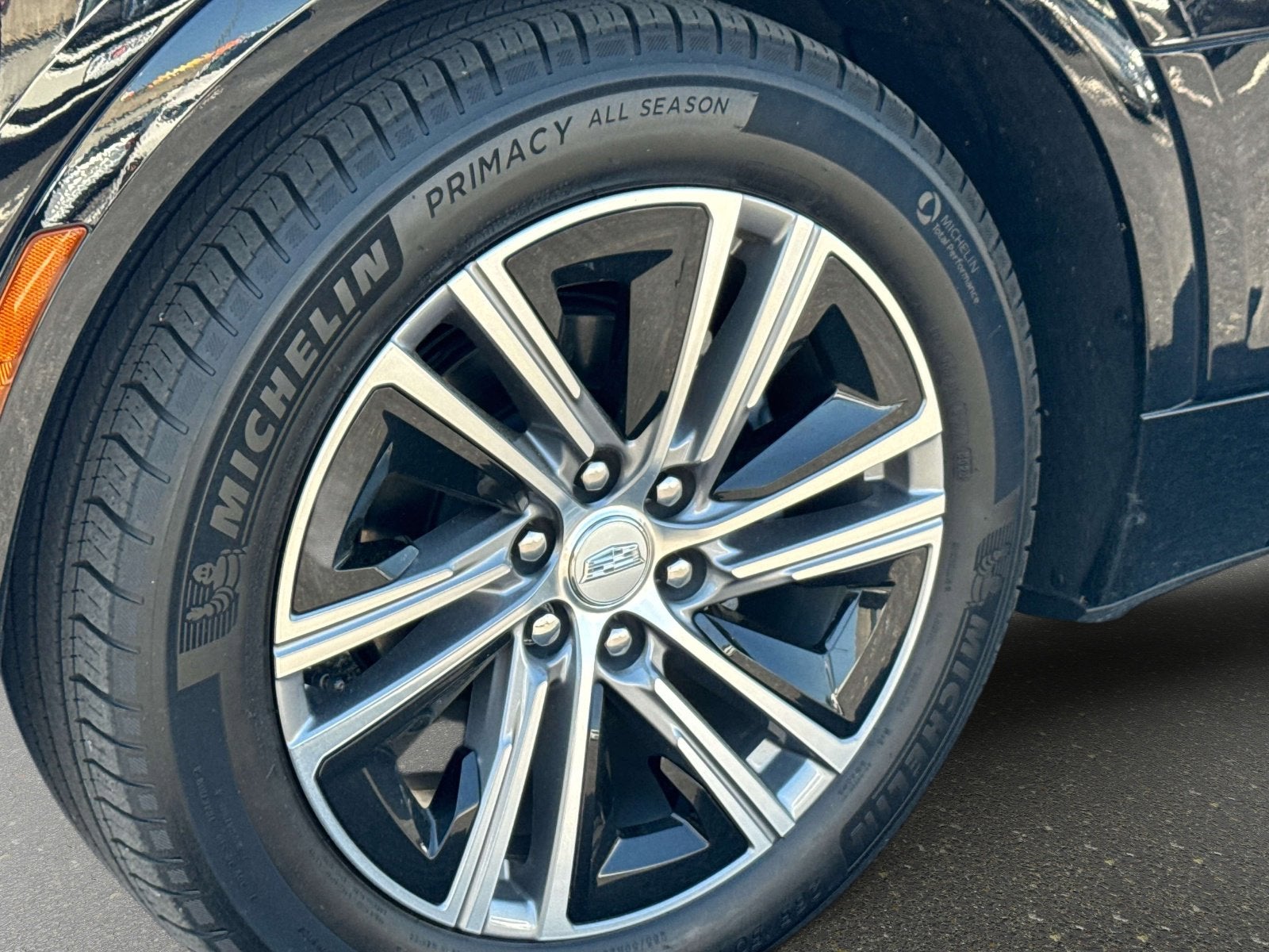 2024 Cadillac LYRIQ Luxury 1