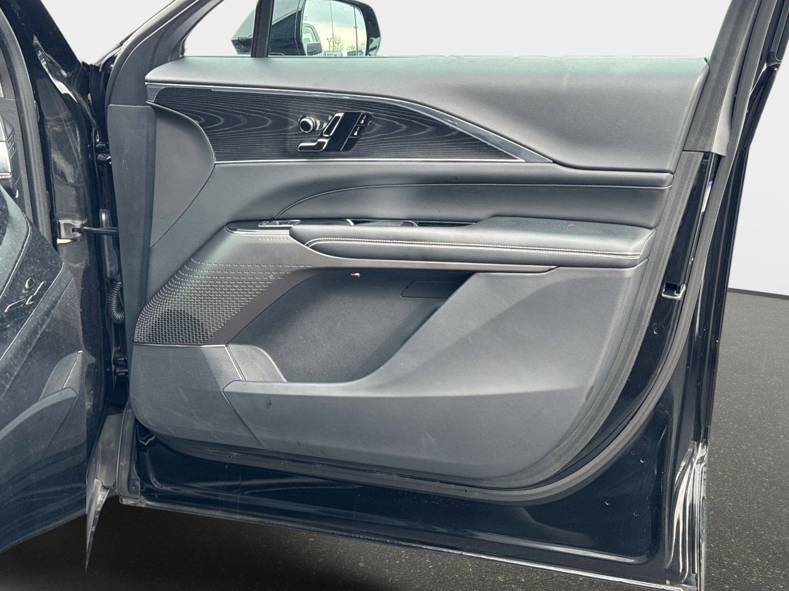 2024 Cadillac LYRIQ Luxury 1