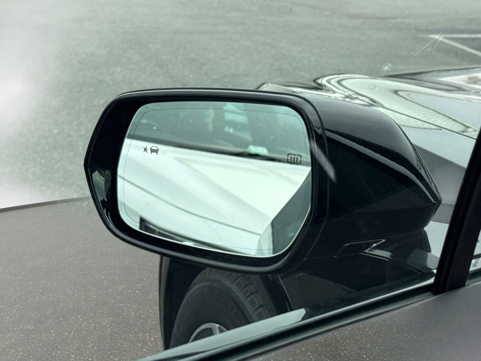 2024 Cadillac LYRIQ Luxury 1