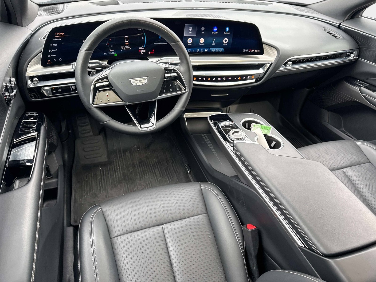 2024 Cadillac LYRIQ Luxury 1