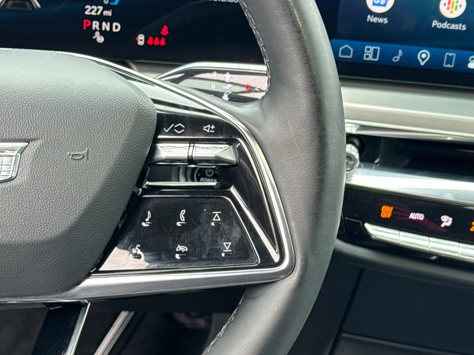 2024 Cadillac LYRIQ Luxury 1