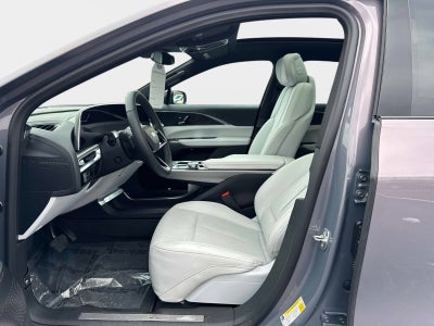 2024 Cadillac LYRIQ Luxury 1