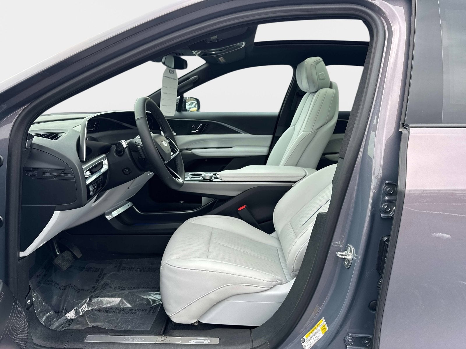 2024 Cadillac LYRIQ Luxury 1