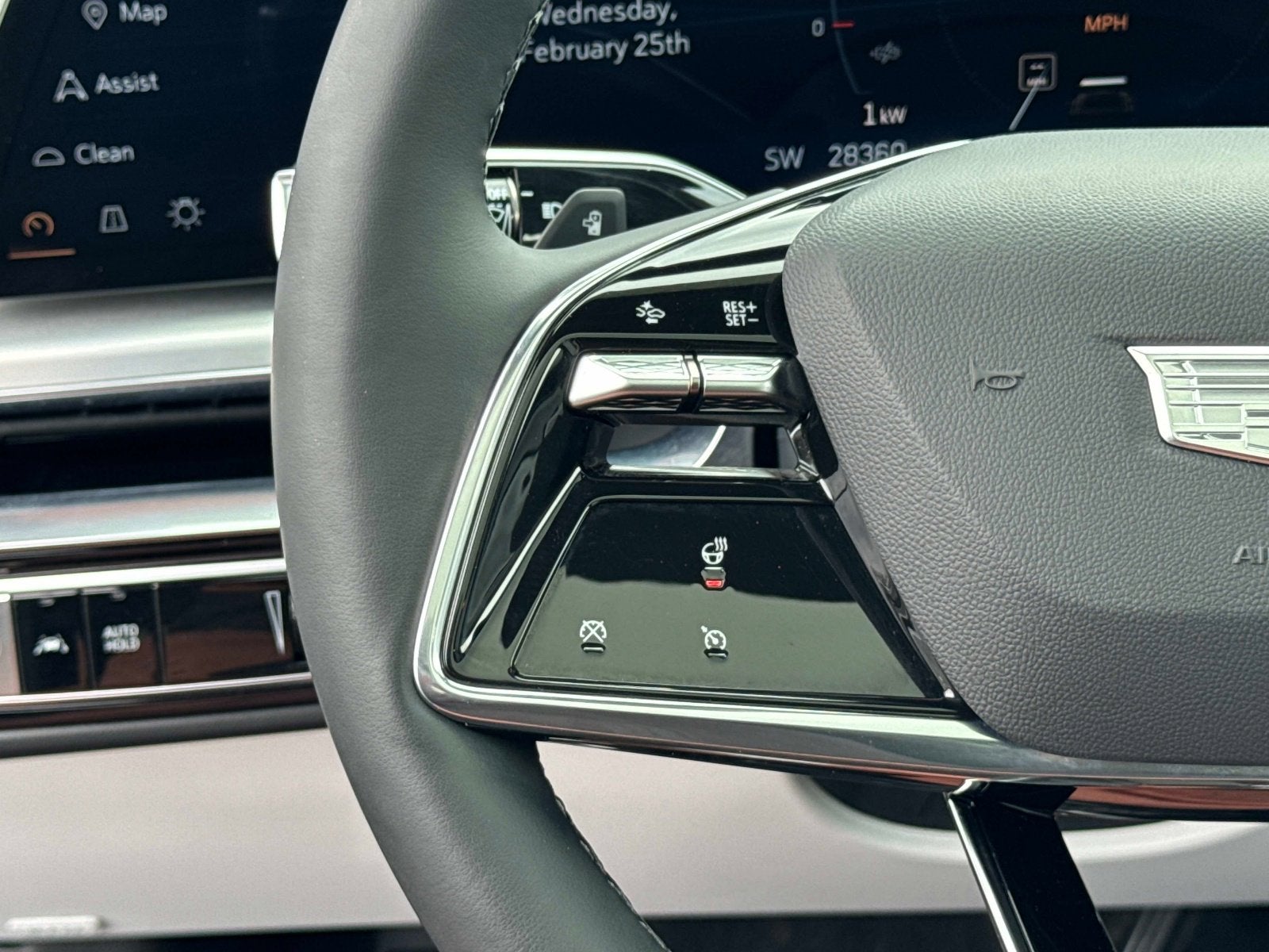 2024 Cadillac LYRIQ Luxury 1