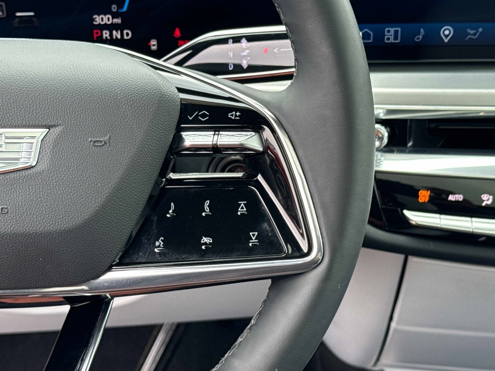 2024 Cadillac LYRIQ Luxury 1