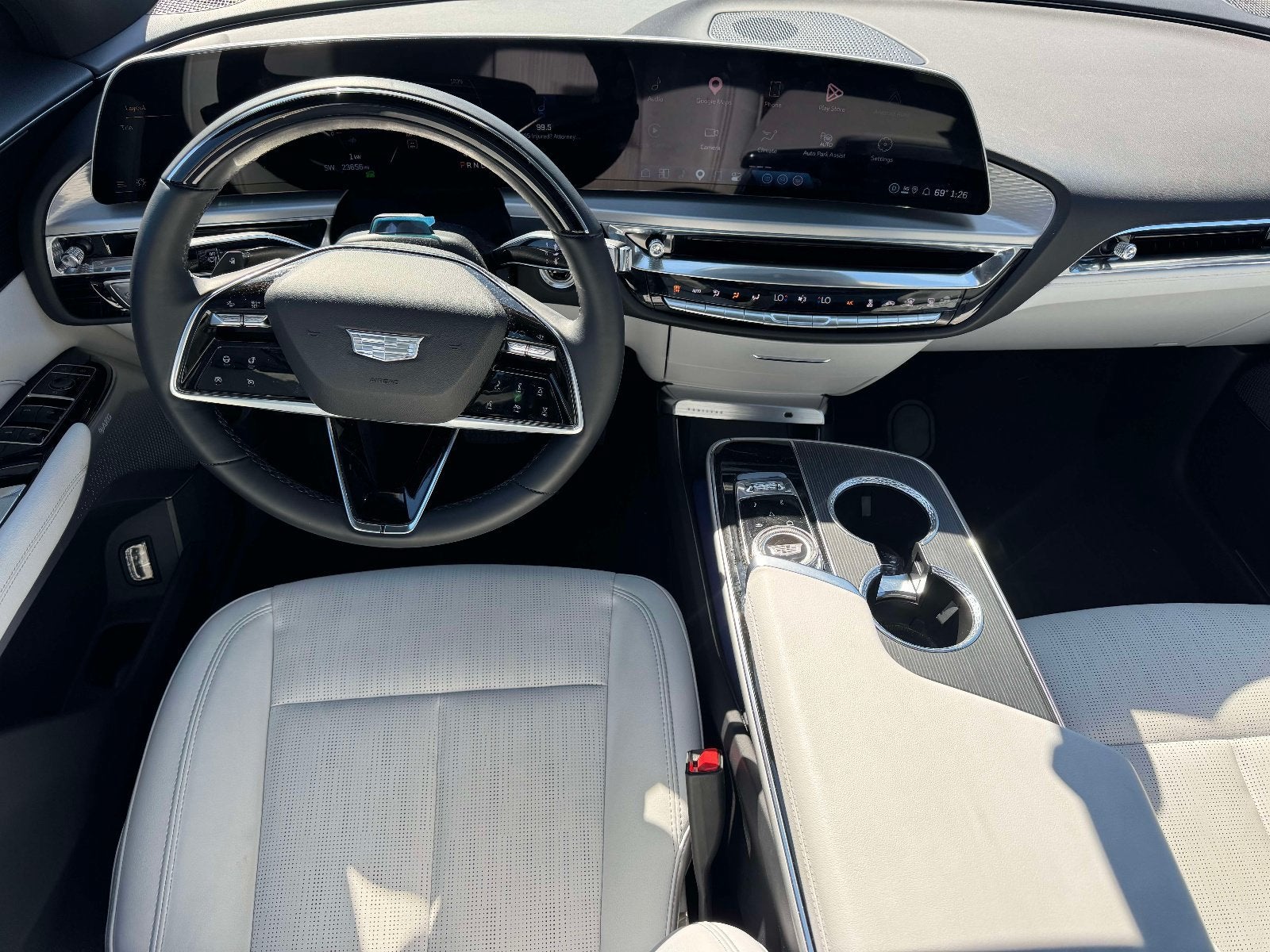 2024 Cadillac LYRIQ Luxury 2