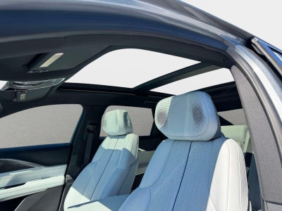 2024 Cadillac LYRIQ Luxury 2