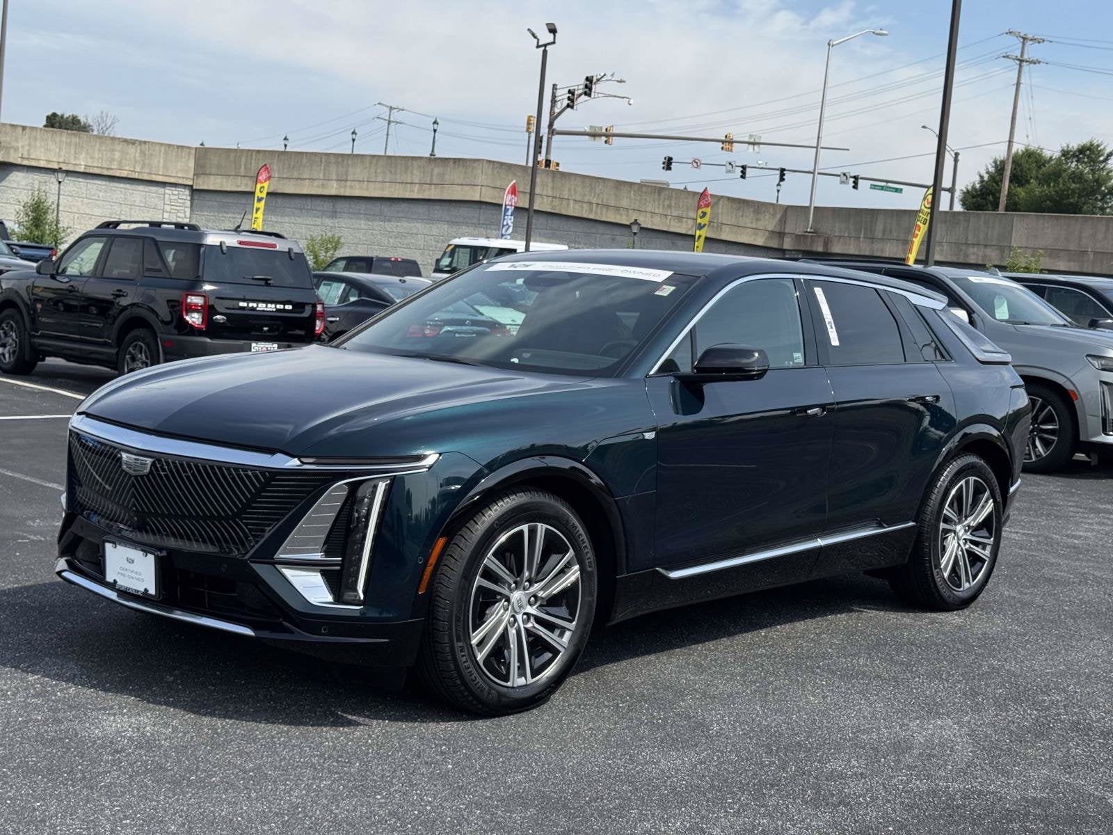 2024 Cadillac LYRIQ Luxury 2