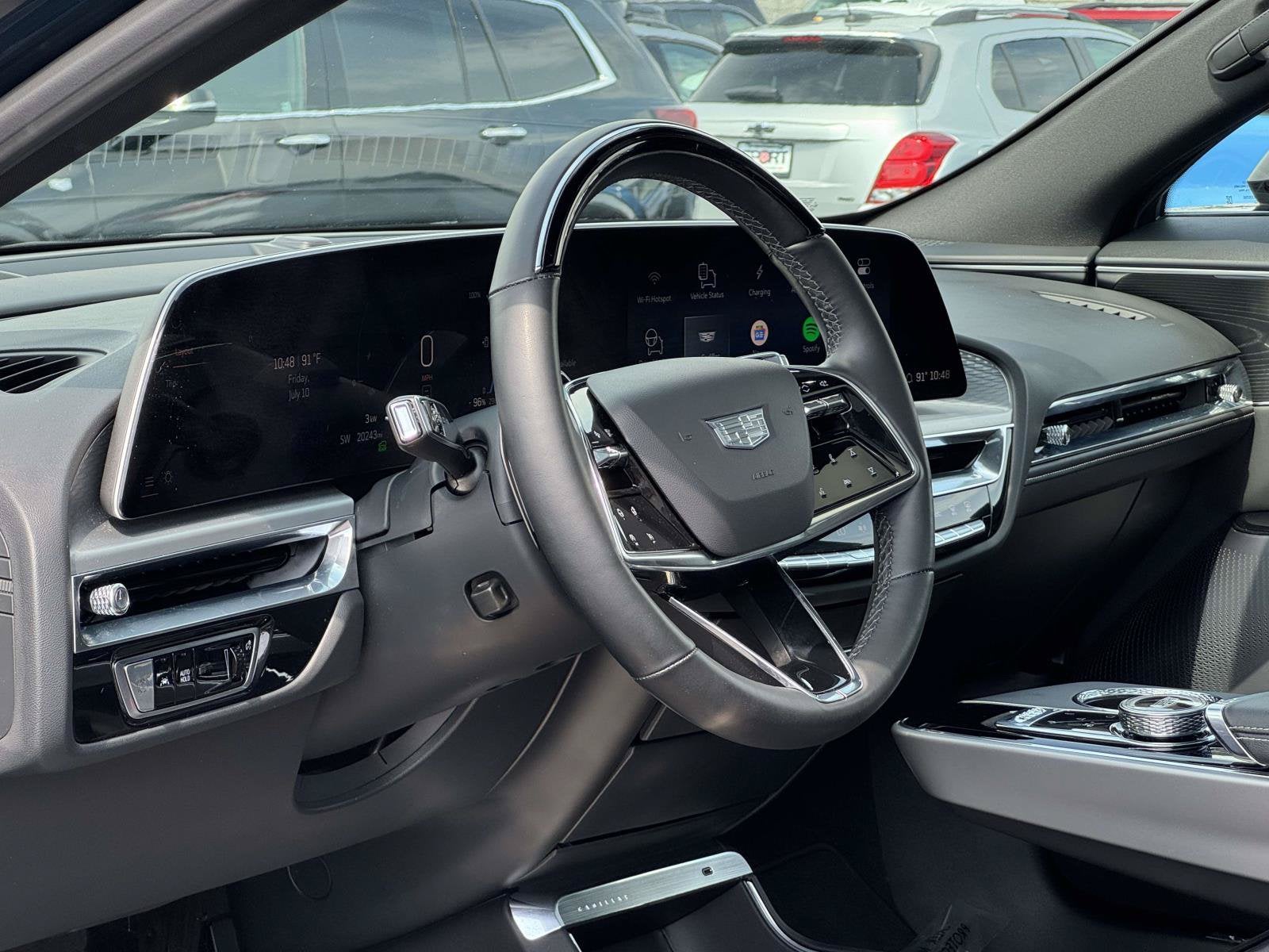 2024 Cadillac LYRIQ Luxury 2