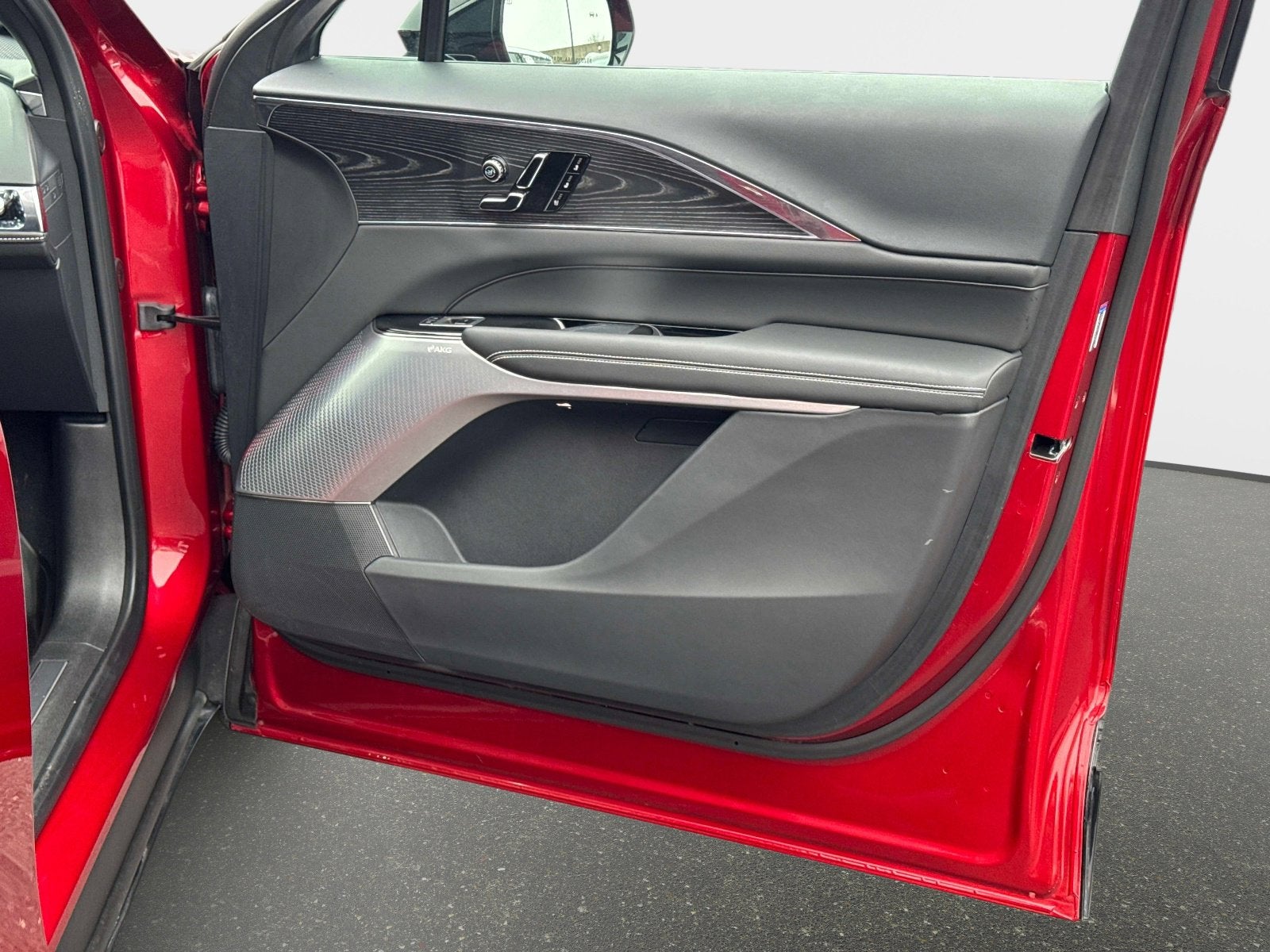 2024 Cadillac LYRIQ Luxury 3