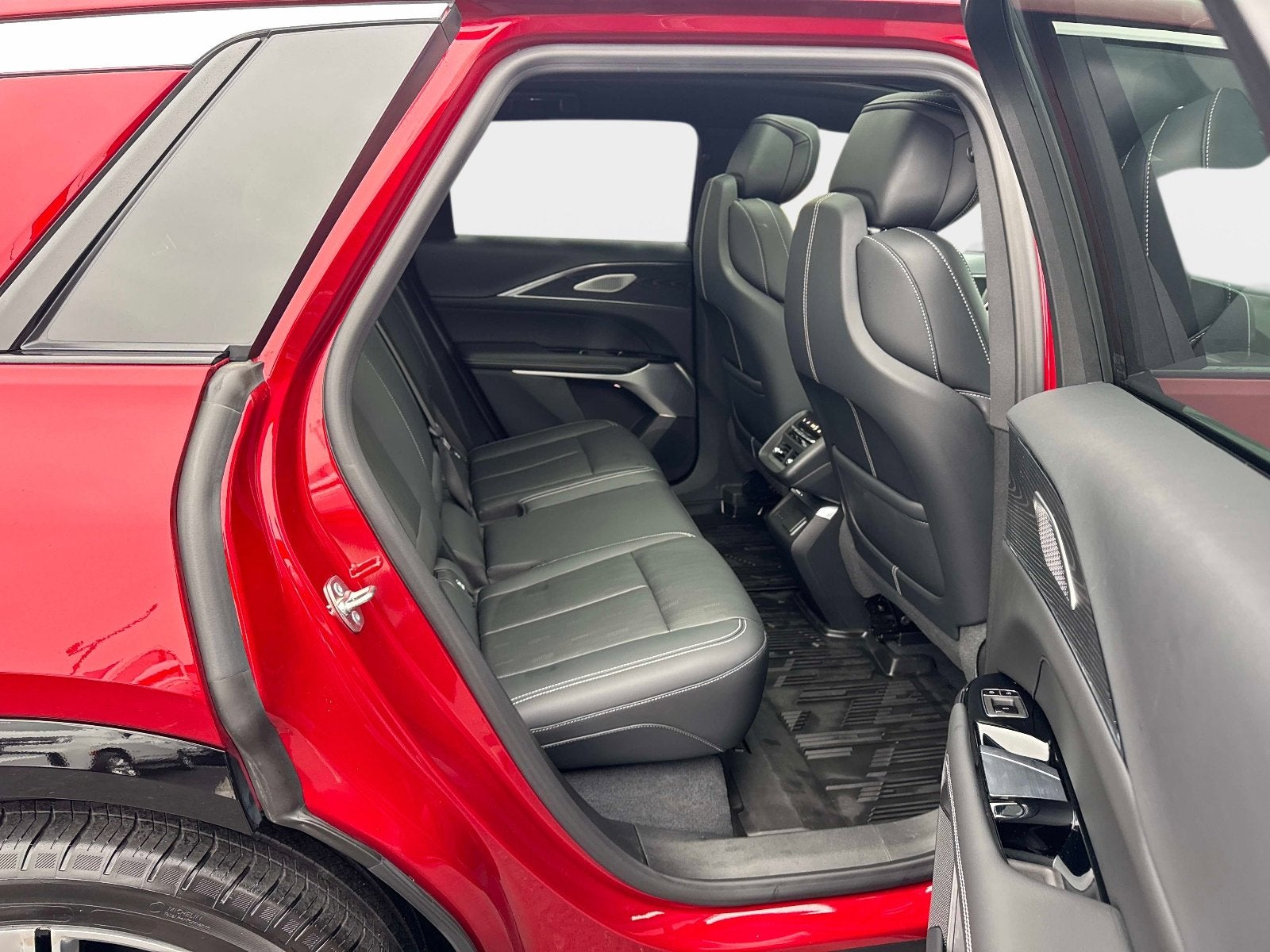 2024 Cadillac LYRIQ Luxury 3