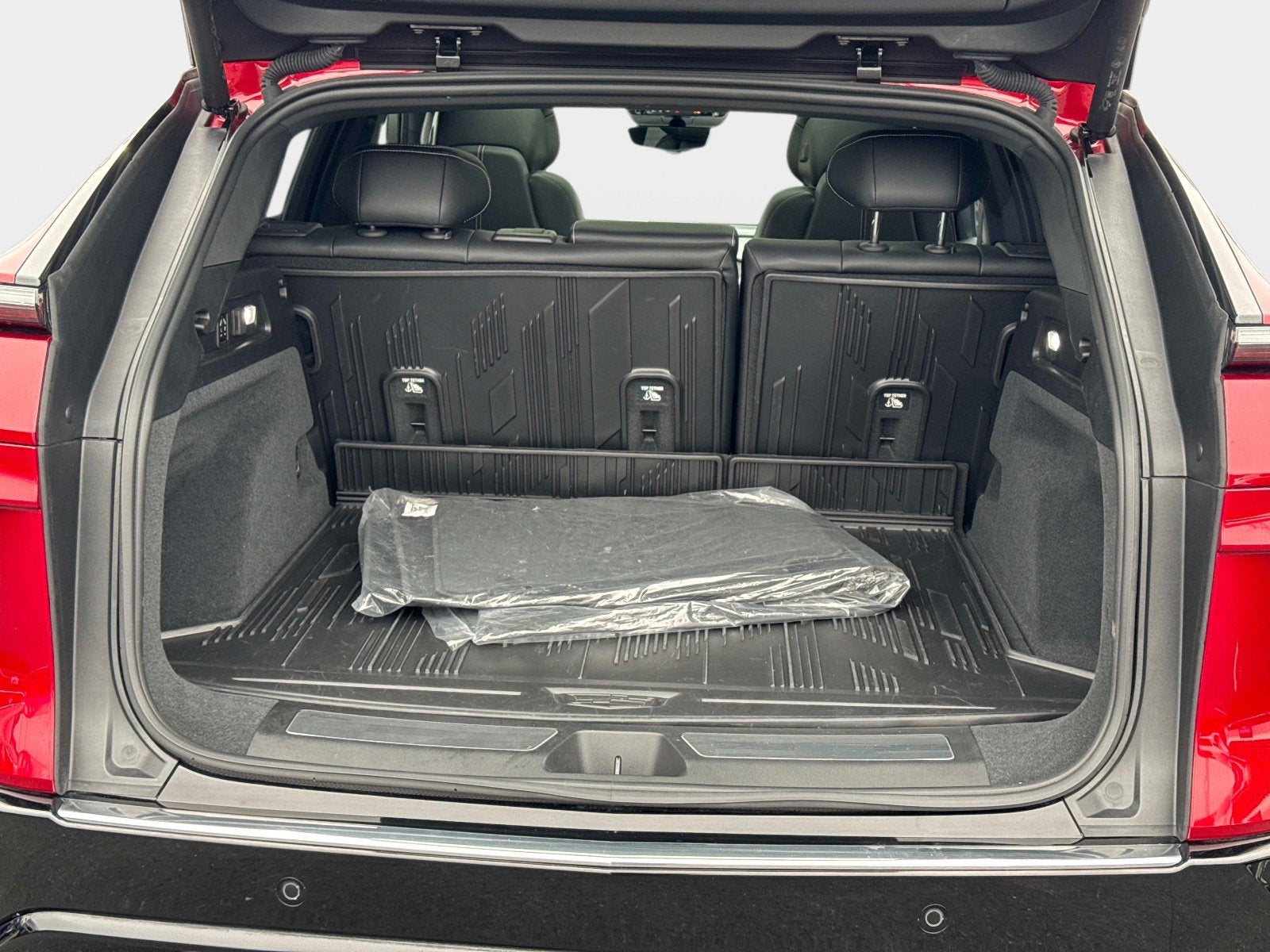 2024 Cadillac LYRIQ Luxury 3