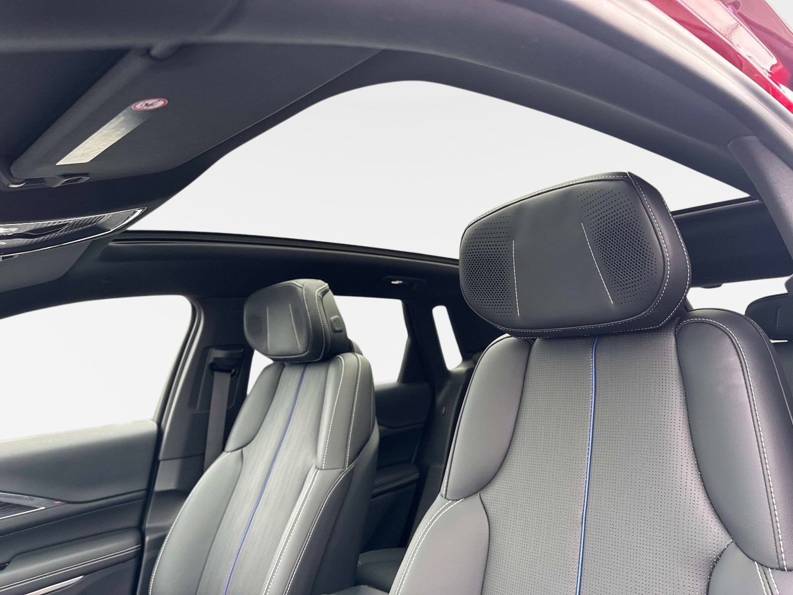 2024 Cadillac LYRIQ Luxury 3