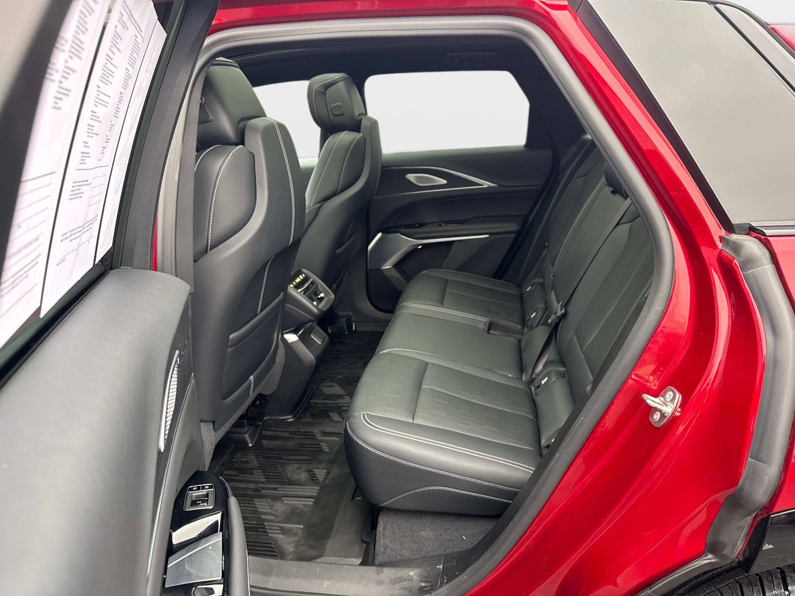 2024 Cadillac LYRIQ Luxury 3