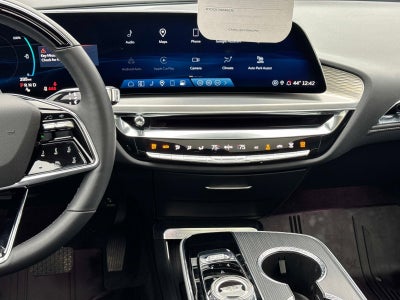 2024 Cadillac LYRIQ Luxury 3