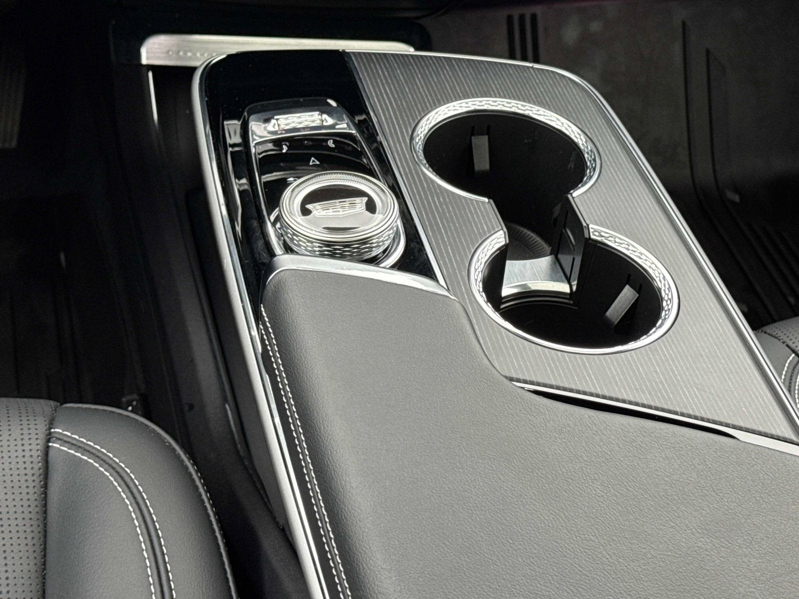 2024 Cadillac LYRIQ Luxury 3