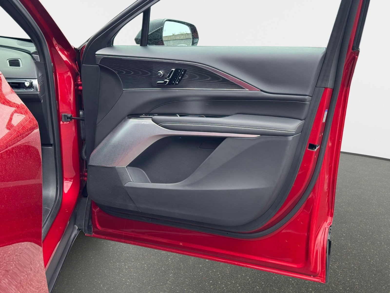 2024 Cadillac LYRIQ Luxury 3