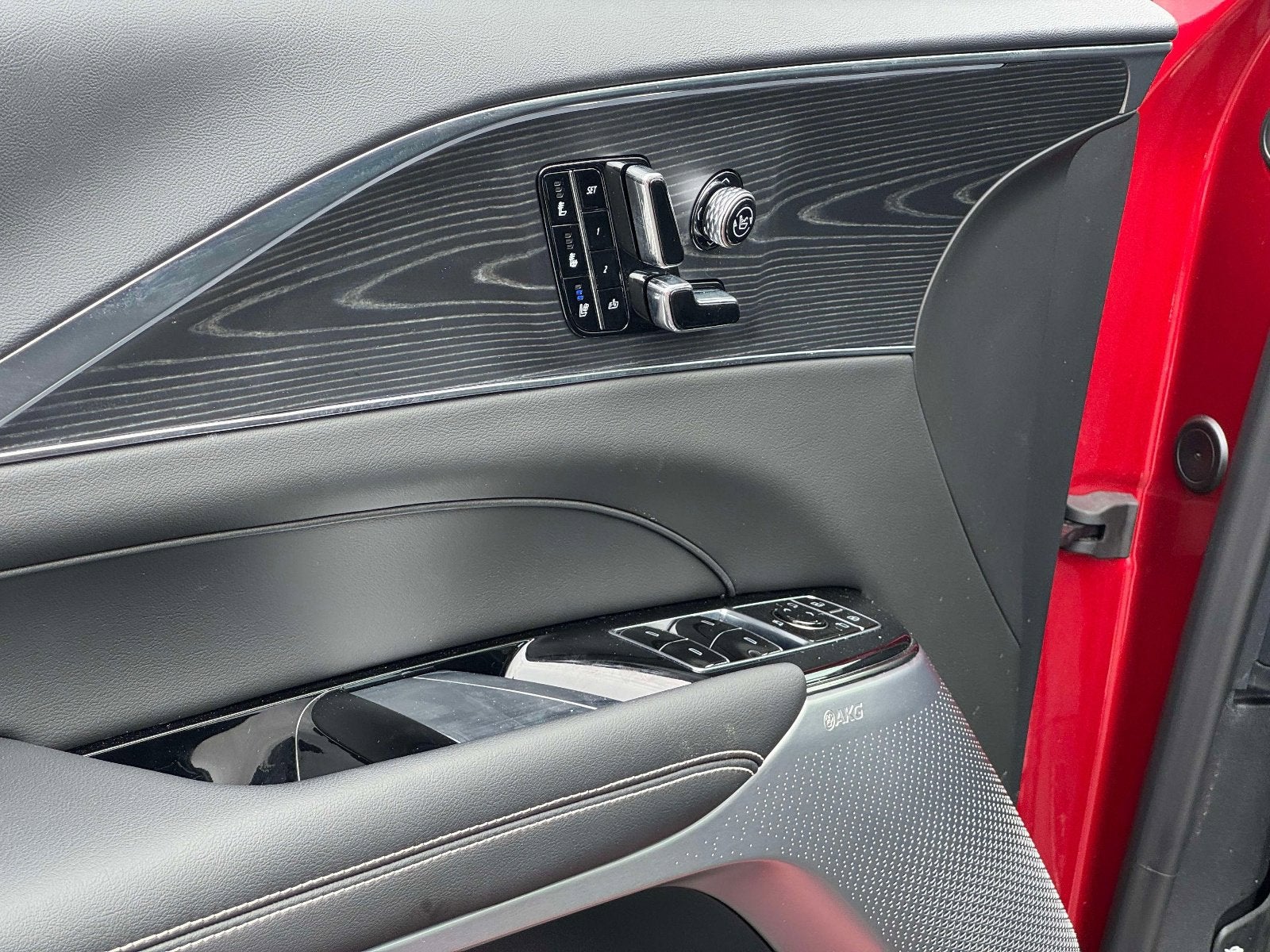 2024 Cadillac LYRIQ Luxury 3